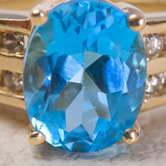 14K Yellow Gold Oval Blue Topaz & Diamond Ring Size 8.25 - Picture 12 of 13